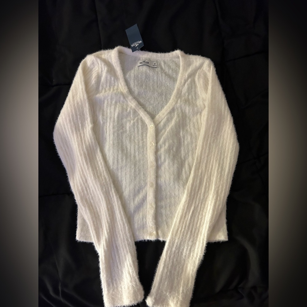 I am selling this white sweater!